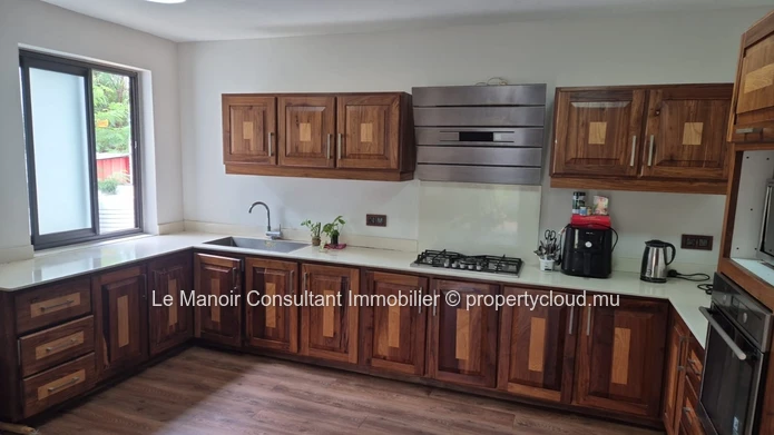 Villa Moderne Entièrement Meublée avec Piscine Privée à Flic en Flac – 3 Chambres en Suite, Jardin & Parking