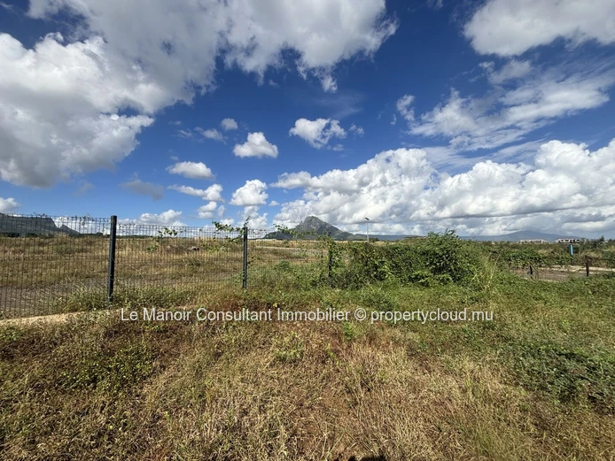 Terrain de 559 m² à vendre dans la Smart City de Flic en Flac accessible aux etrangers