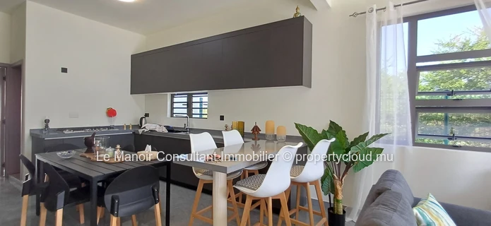 Duplex neuf et moderne de 3 chambres 3 salles de bains avec une magnifique vue mer et montagne