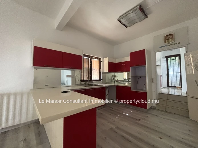 Villa spacieuse de 360 m² avec 4 chambres à vendre à Albion