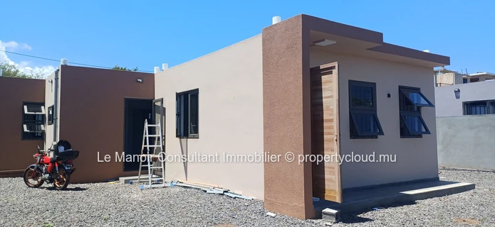 Maison neuve de plain pied de 3 chambres en cours de finition située dans un quartier calme a Pointe aux Sables