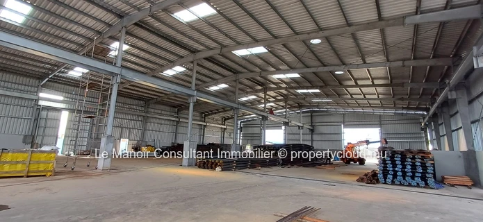 Brand new warehouse of 450 m2 with a ceiling height of 9m located in the industrial zone at Tour Koenig, close to maj...