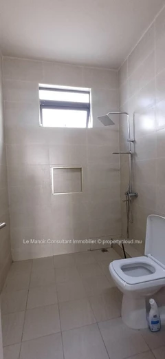 Ground floor apartment 2 bedrooms with private garden and entrance