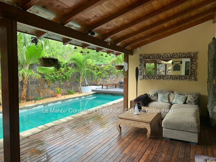 Balinese villa accessible to foreigners