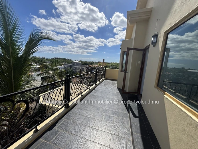 Villa spacieuse de 360 m² avec 4 chambres à vendre à Albion