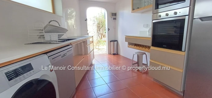 Maison idéale télétravail avec bureau, piscine privée , proche plage et commerces