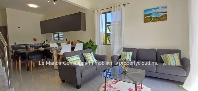 Duplex neuf et moderne de 3 chambres 3 salles de bains avec une magnifique vue mer et montagne