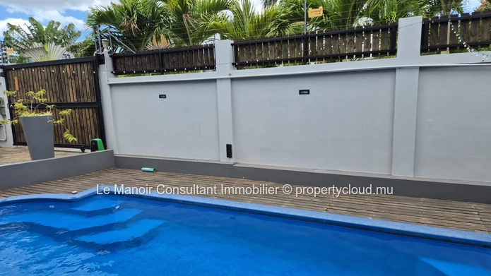 Villa Moderne Entièrement Meublée avec Piscine Privée à Flic en Flac – 3 Chambres en Suite, Jardin & Parking