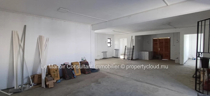 Maison neuve de plain pied de 3 chambres en cours de finition située dans un quartier calme a Pointe aux Sables