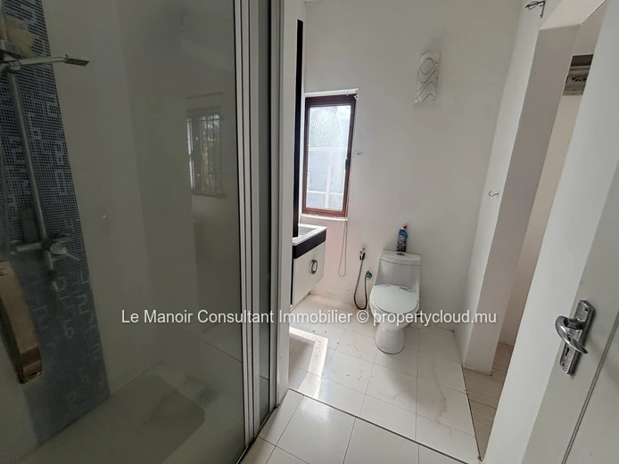 Villa spacieuse de 360 m² avec 4 chambres à vendre à Albion