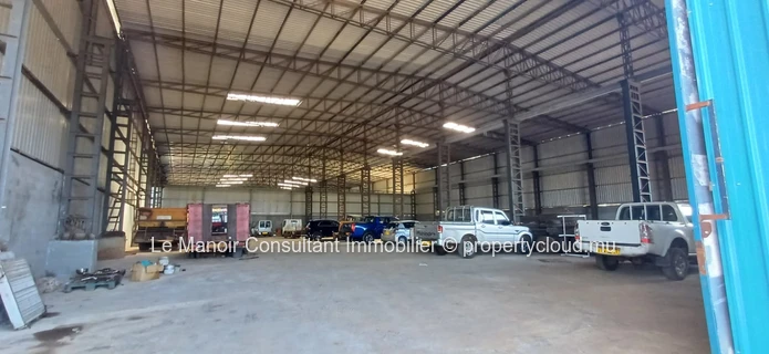 Brand new warehouse of 450 m2 with a ceiling height of 9m located in the industrial zone at Tour Koenig, close to maj...