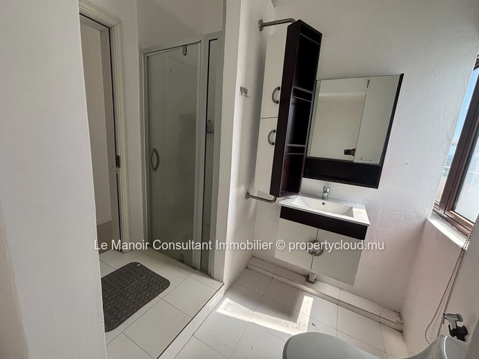 Villa spacieuse de 360 m² avec 4 chambres à vendre à Albion