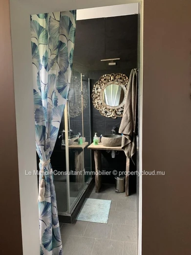 Balinese villa accessible to foreigners