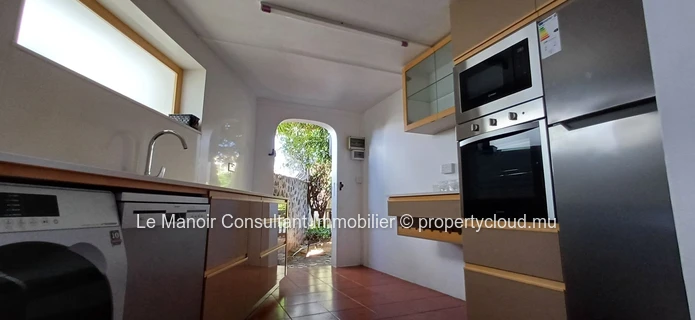 Maison idéale télétravail avec bureau, piscine privée , proche plage et commerces