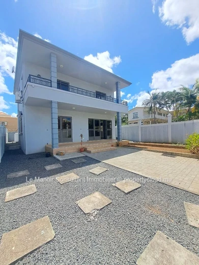 Modern 3-Bedroom Furnished Townhouse for Rent in Flic en Flac