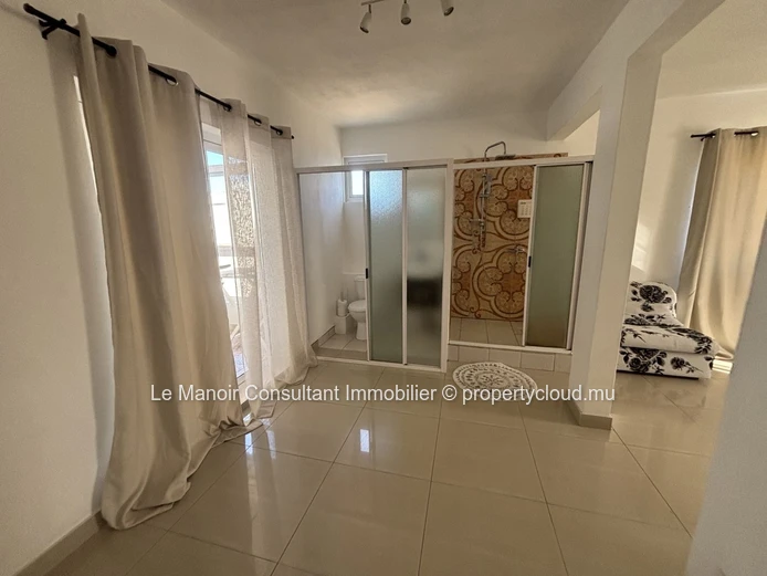 Appartement à vendre à Albion, 100m², vue mer, parking, meublé, cuisine équipée. Proche écoles, arrêt bus et commerce...