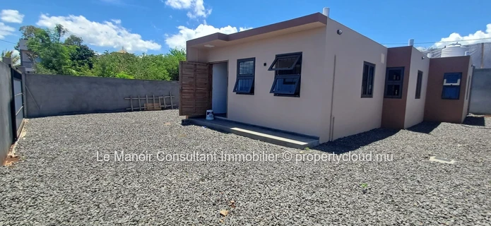 Maison neuve de plain pied de 3 chambres en cours de finition située dans un quartier calme a Pointe aux Sables