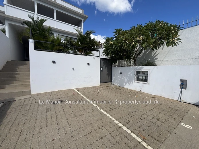 Modern furnished 2 bedroom apartment in Albion with private garden and serene coastal living