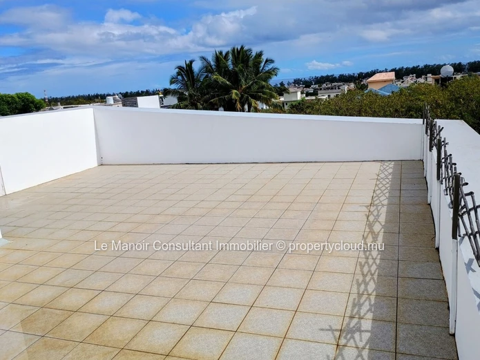 Maison moderne meublée avec piscine, rooftop et vue mer & montagne