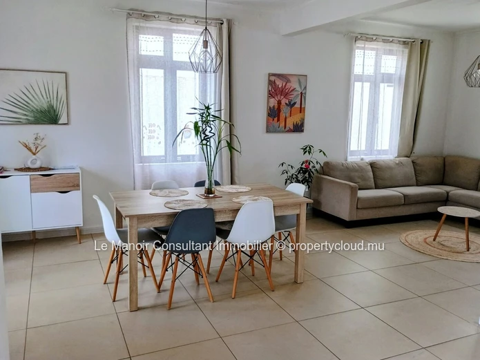 Maison moderne meublée avec piscine, rooftop et vue mer & montagne