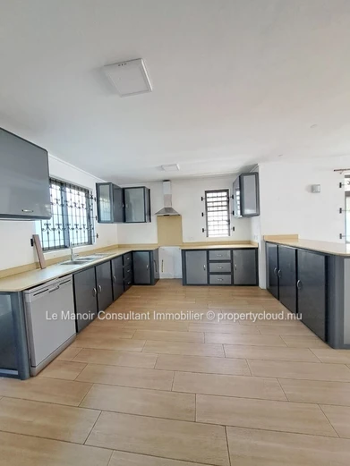 Modern 3-Bedroom Furnished Townhouse for Rent in Flic en Flac