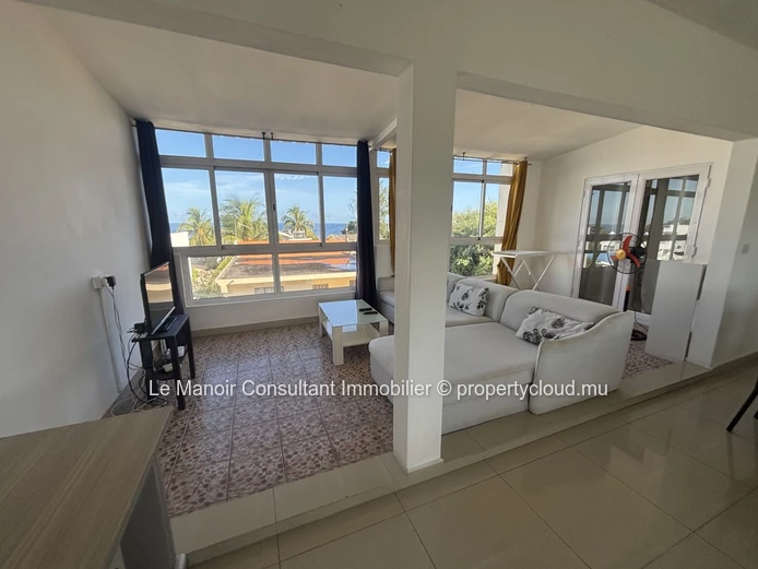 Appartement à vendre à Albion, 100m², vue mer, parking, meublé, cuisine équipée. Proche écoles, arrêt bus et commerce...