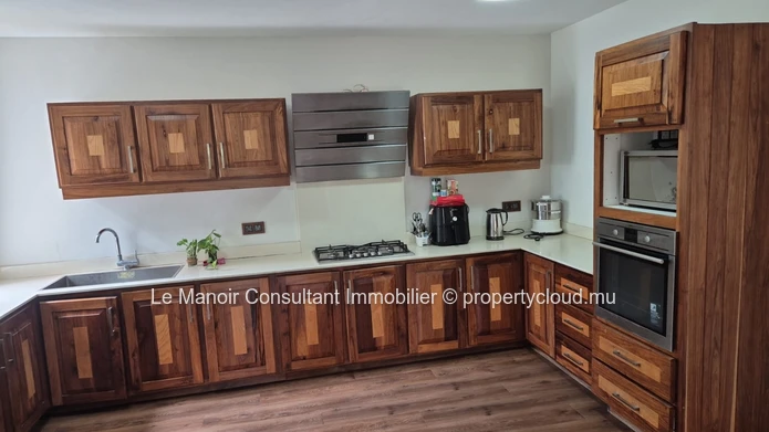 Villa Moderne Entièrement Meublée avec Piscine Privée à Flic en Flac – 3 Chambres en Suite, Jardin & Parking