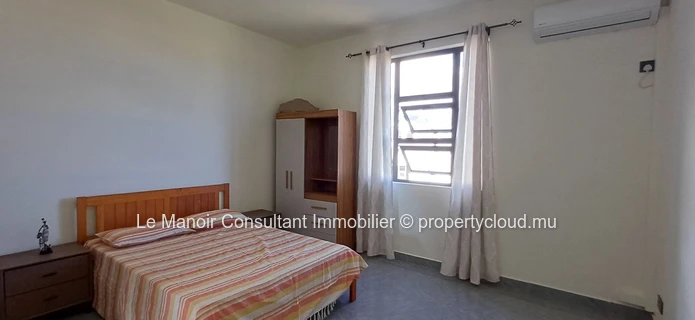Duplex neuf et moderne de 3 chambres 3 salles de bains avec une magnifique vue mer et montagne