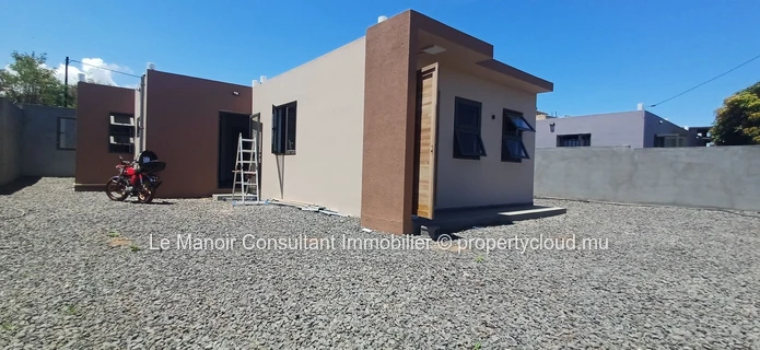 Maison neuve de plain pied de 3 chambres en cours de finition située dans un quartier calme a Pointe aux Sables