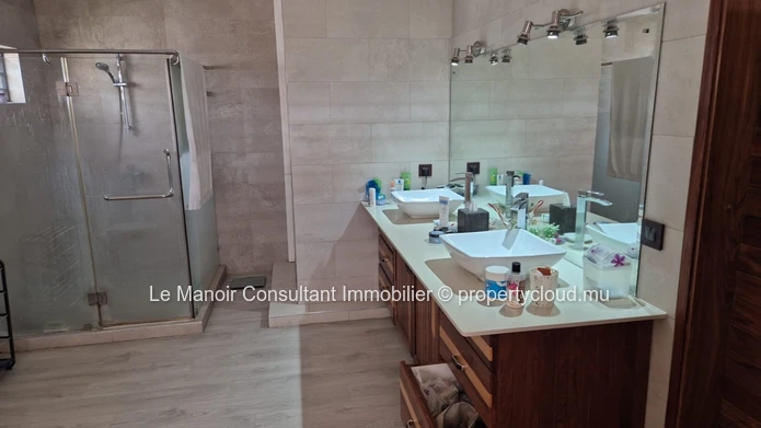 Villa Moderne Entièrement Meublée avec Piscine Privée à Flic en Flac – 3 Chambres en Suite, Jardin & Parking