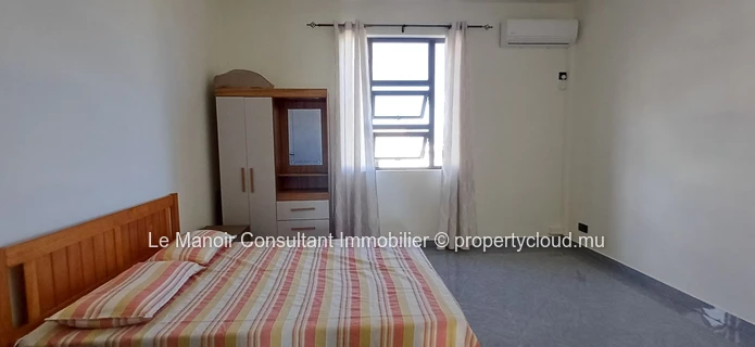Duplex neuf et moderne de 3 chambres 3 salles de bains avec une magnifique vue mer et montagne