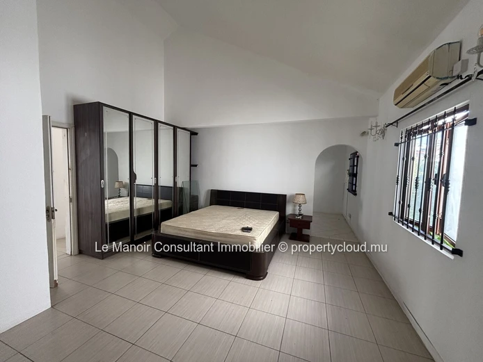 Villa spacieuse de 360 m² avec 4 chambres à vendre à Albion