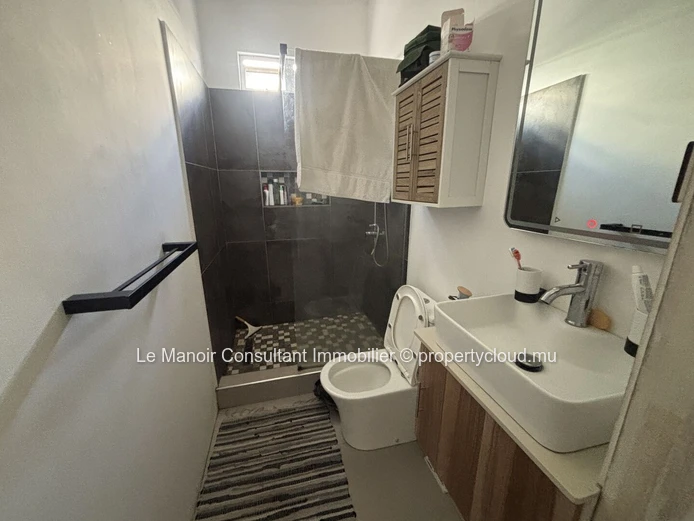 Modern furnished 2 bedroom apartment in Albion with private garden and serene coastal living