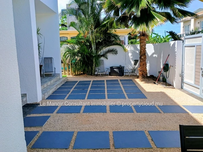 Maison moderne meublée avec piscine, rooftop et vue mer & montagne