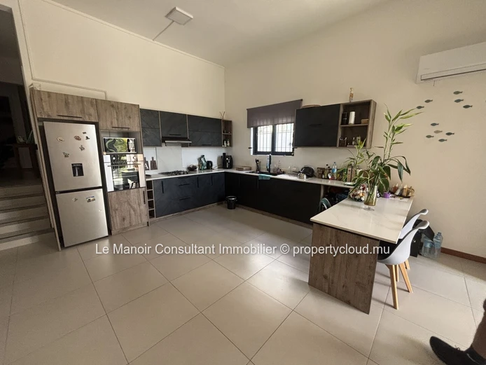 Modern furnished 2 bedroom apartment in Albion with private garden and serene coastal living