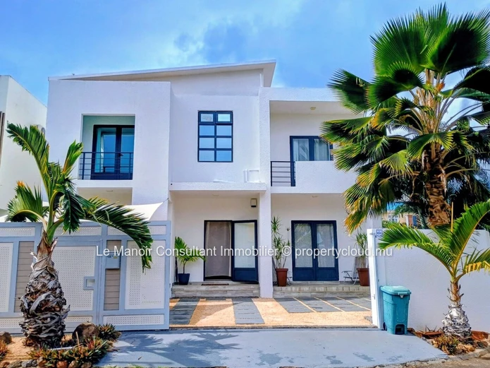 Maison moderne meublée avec piscine, rooftop et vue mer & montagne