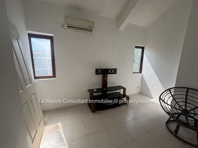 Villa spacieuse de 360 m² avec 4 chambres à vendre à Albion