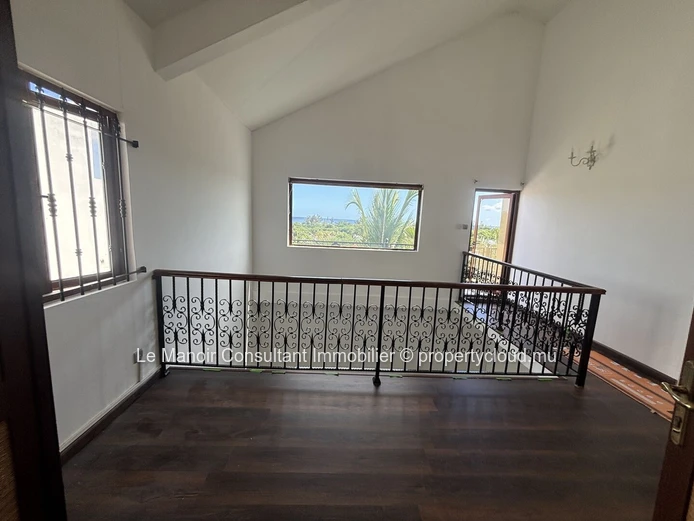 Villa spacieuse de 360 m² avec 4 chambres à vendre à Albion