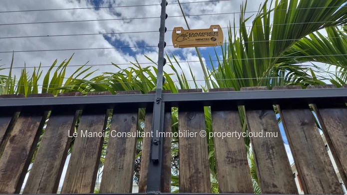 Villa Moderne Entièrement Meublée avec Piscine Privée à Flic en Flac – 3 Chambres en Suite, Jardin & Parking
