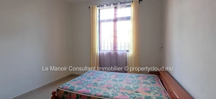 Ground floor apartment 2 bedrooms with private garden and entrance